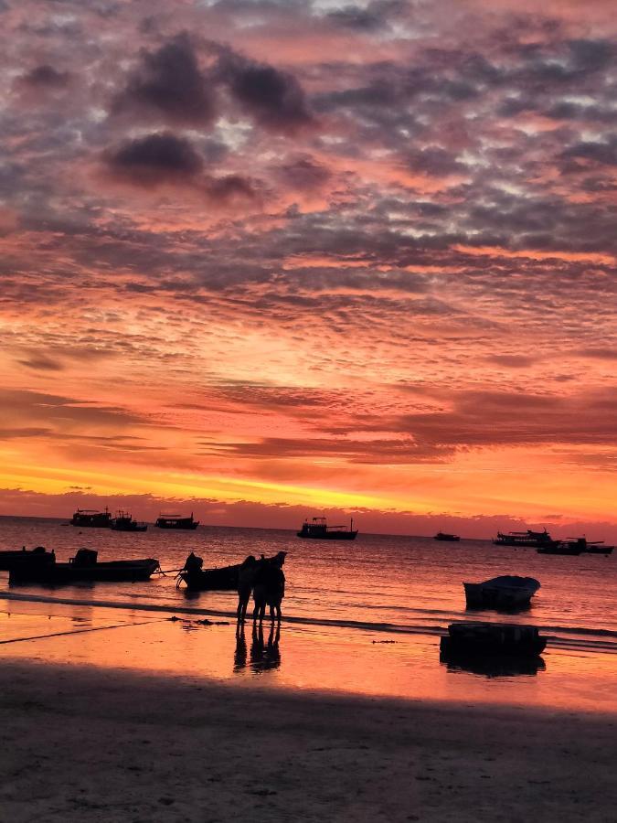 Grand Beach Resort Ko Tao Buitenkant foto